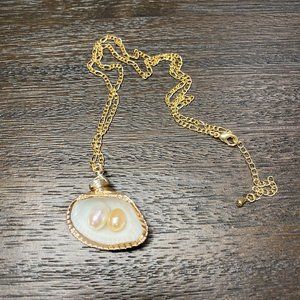Shell Necklace with Pearls